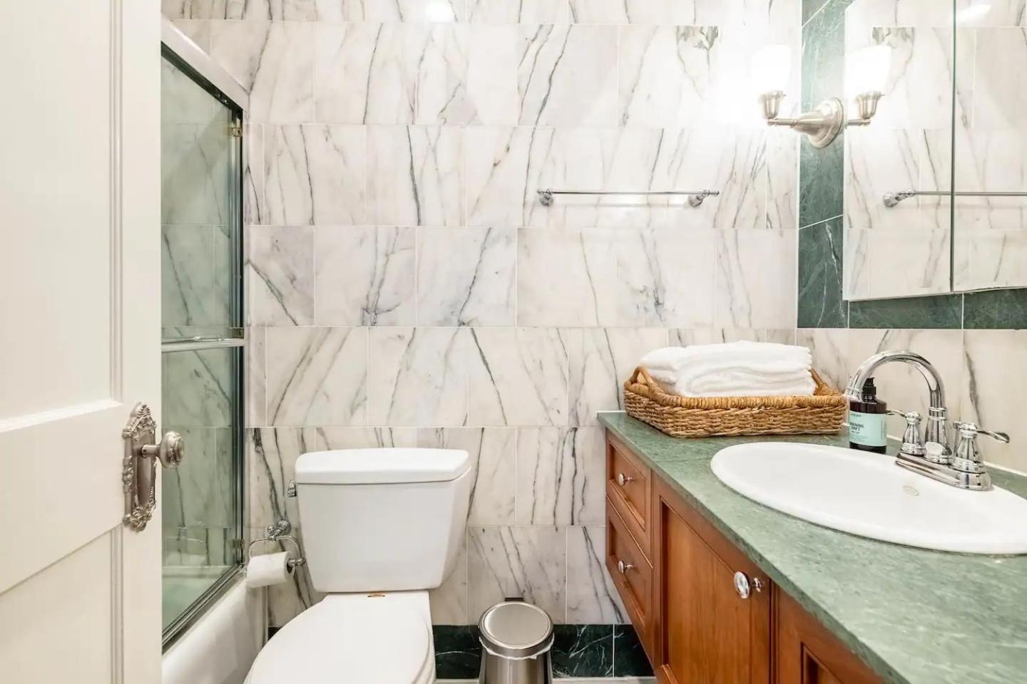 Lofty & Bright Greenwich Getaway W Private Rooftop Nova York